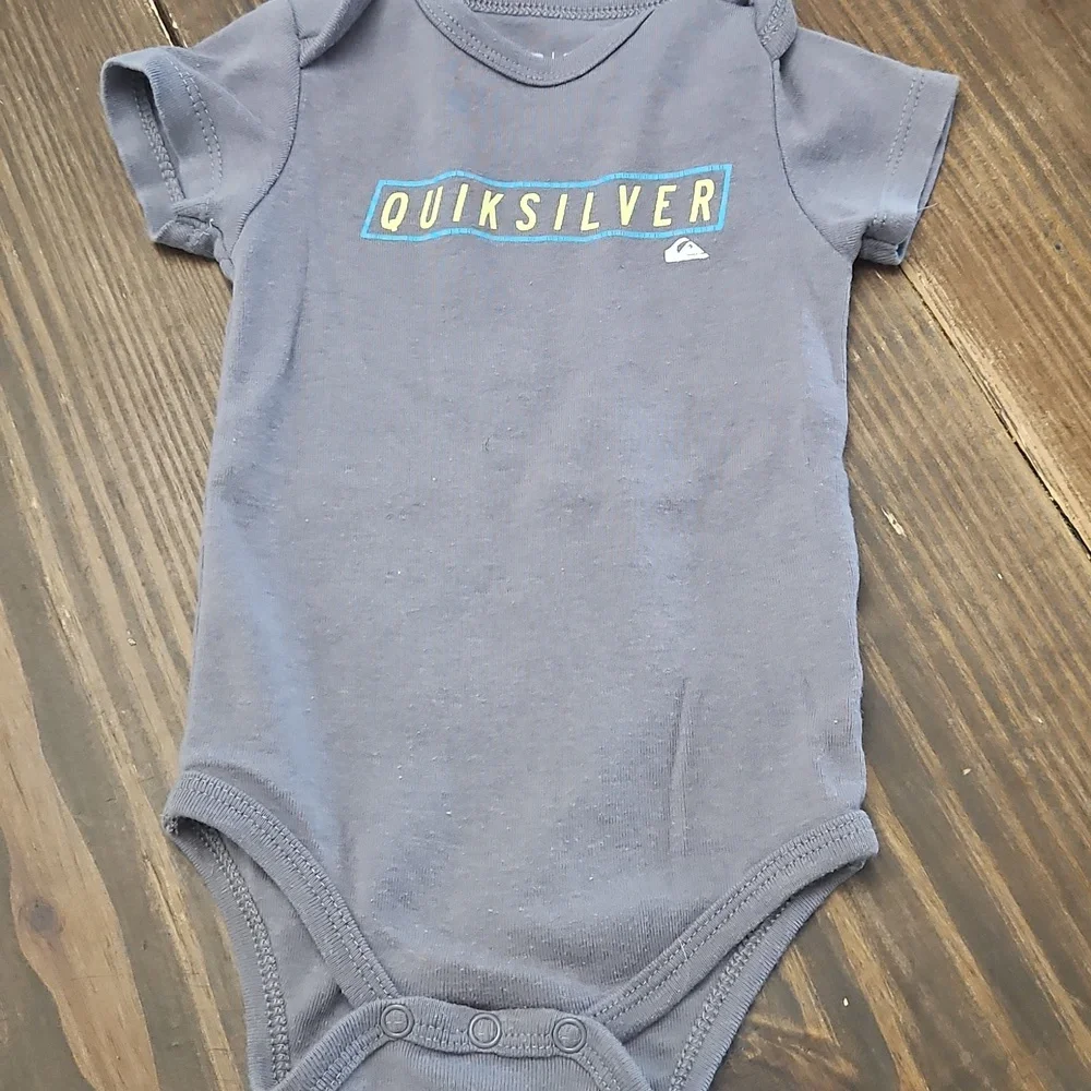 Quiksilver Bodysuit Set Size 6-9m